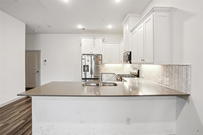 Building Photo - 6441 Iron Horse Blvd