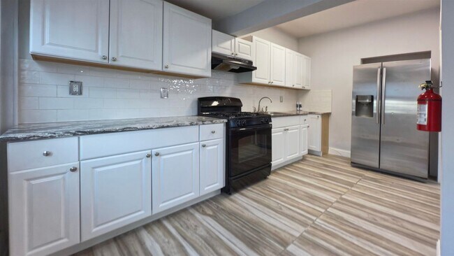 Building Photo - 273 Woodlawn Ave
