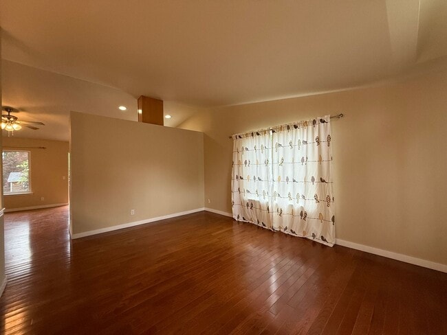 Building Photo - Beautiful Split-Entry 4 Bed 3 Bath Home Fully Fenced Yard