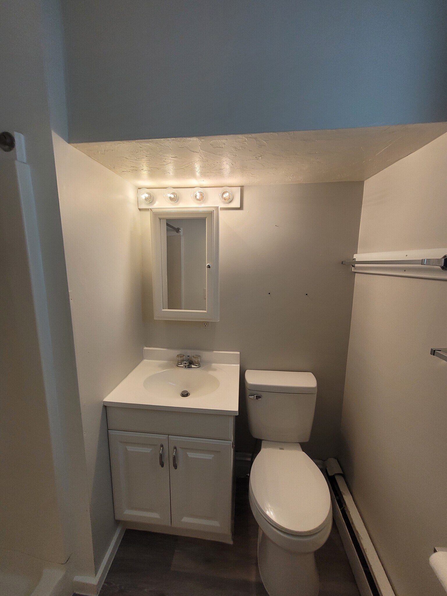 Building Photo - 225 Pleasant St