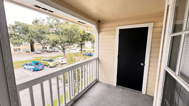 Building Photo - Available NOW! Charming 2 BD / 2 BA in Orl...