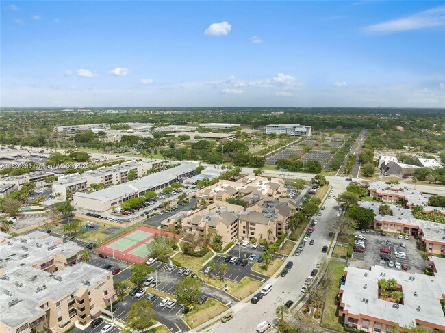 Building Photo - 10400 SW 108th Ave