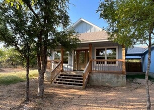 Building Photo - 111 E Hickory Dr