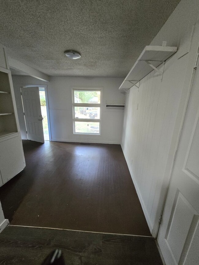 Building Photo - 3 bed 1 bath W/ back yard bunker!