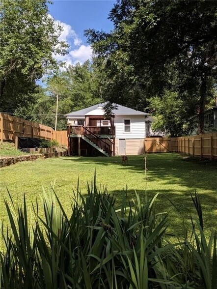 Building Photo - 5 Lakeview Dr SE