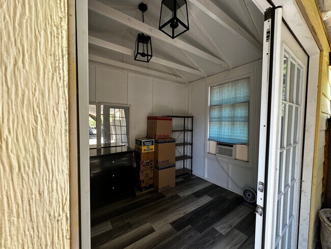 Building Photo - 3217 Cole Ave