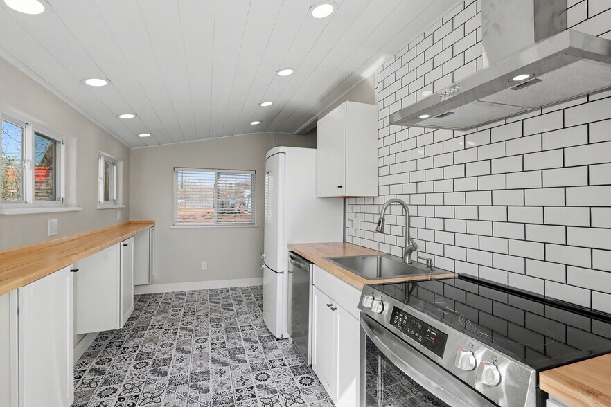 Building Photo - 1003 W Colorado Ave