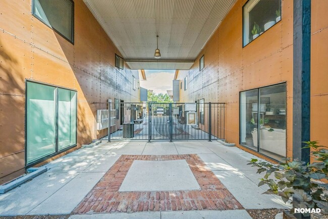 Building Photo - 2 Bedroom 2 Bathroom Loft Condo in RiNo (R...