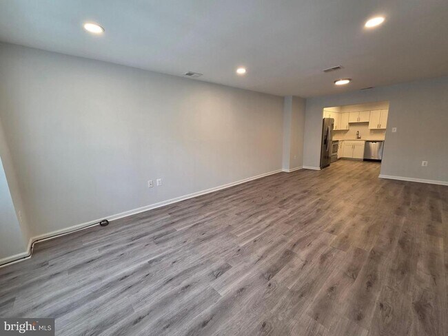 Building Photo - 15040 Cherrywood Dr