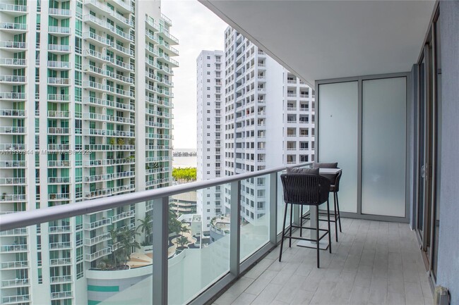 Building Photo - 1300 Brickell Bay Dr