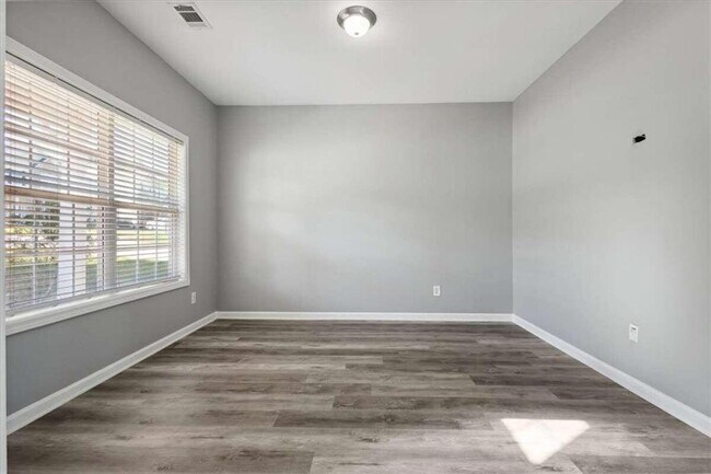 Building Photo - 96 Lenore Ct