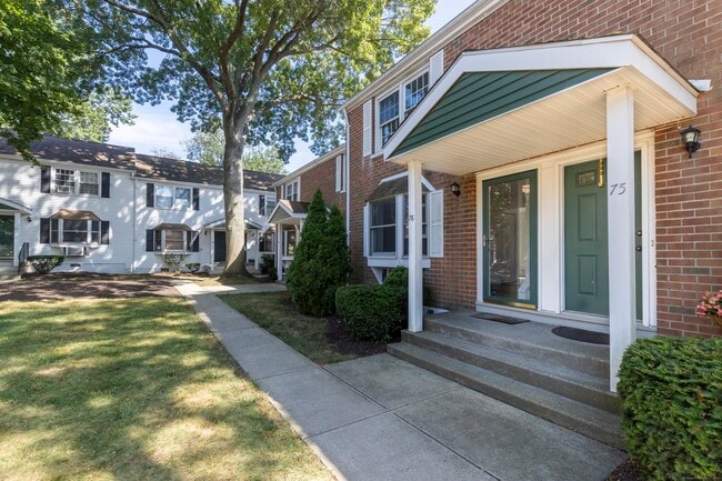 Building Photo - 240 Sunnyridge Ave