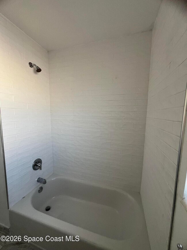 Building Photo - 360 Pomolo St