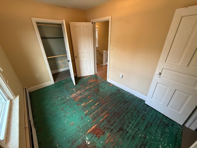 Building Photo - SHORT TERM WINTER RENTAL ONLY!!!!!