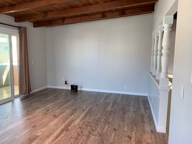 Building Photo - 288 Cahuenga Dr