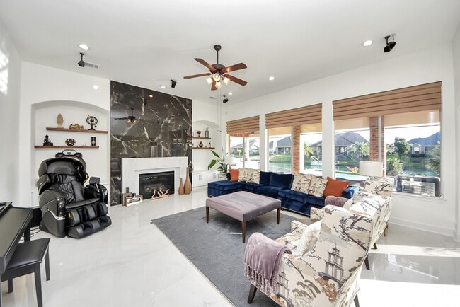 Building Photo - 17859 Camp Cove Dr