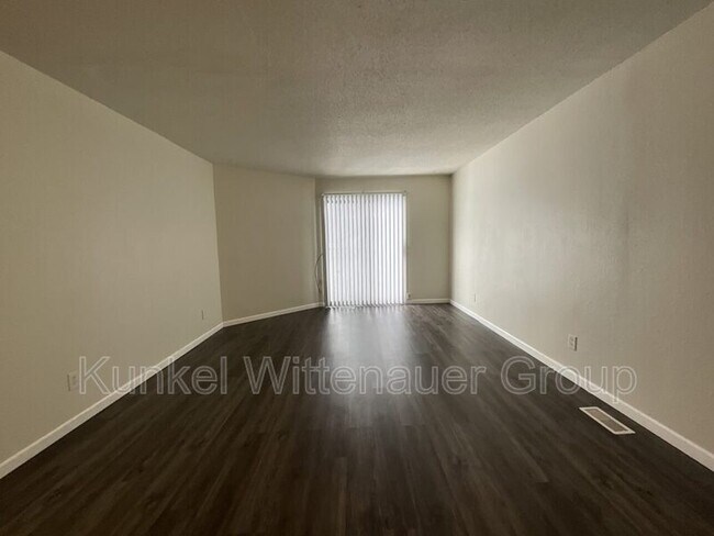 Building Photo - 19 Twin Oaks Dr