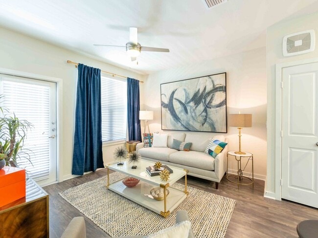 Building Photo - 120 Saint Louis-4211