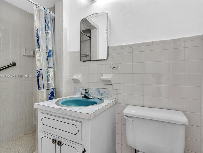 Building Photo - 2443 Meridian Ave