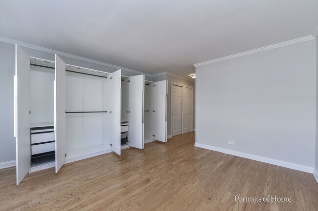 Building Photo - 850 Shandrew Dr