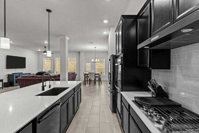 Building Photo - 1318 Taubenfeld