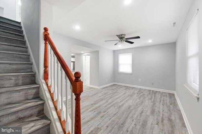 Building Photo - 4029 Grant St NE