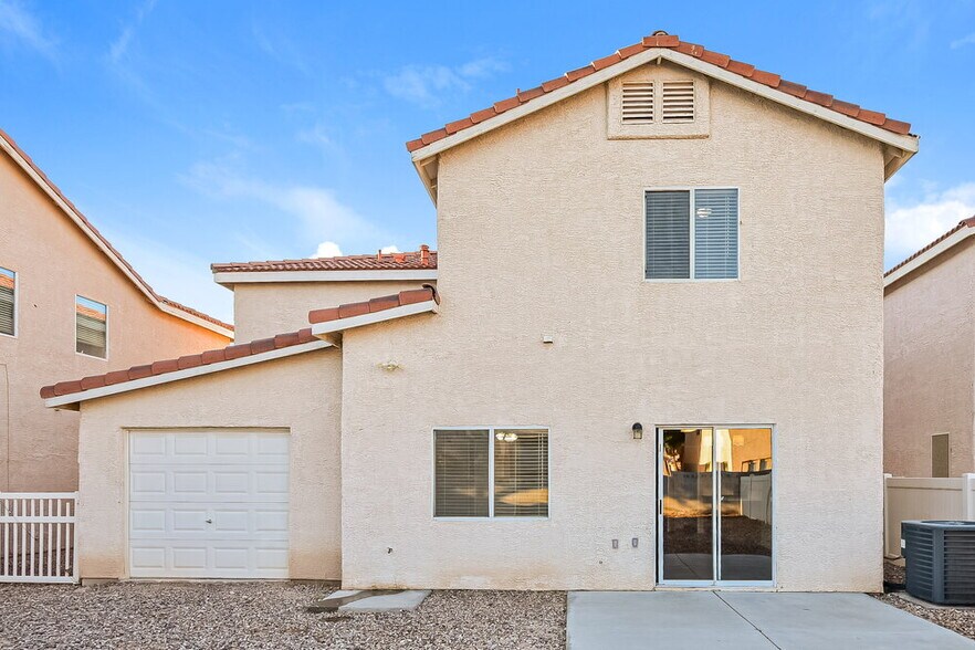 Building Photo - 1110 Cliffbrook Hedge Ave