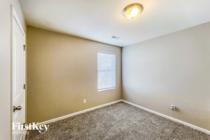 Building Photo - 540 Waterstone Dr