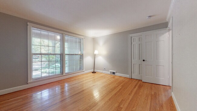 Building Photo - 802 Timber Ln