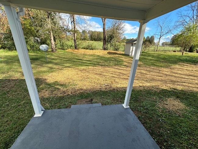 Building Photo - Charming Two Bedroom Home