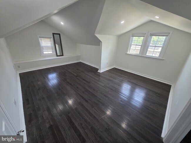 Building Photo - 5815 Robin Ln