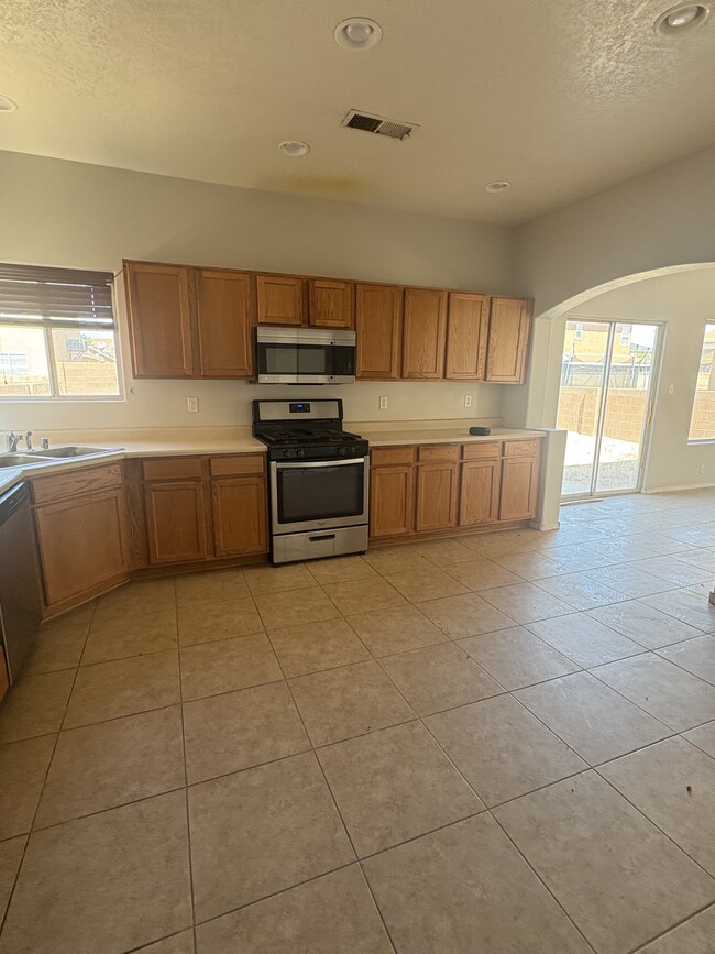 Building Photo - 1607 Costilla Rd