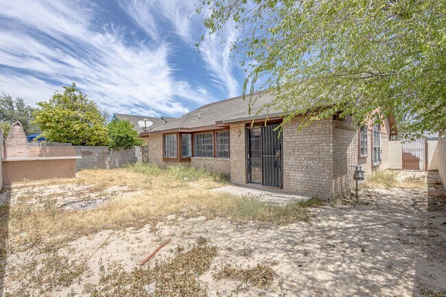 Building Photo - 9716 Center Rd