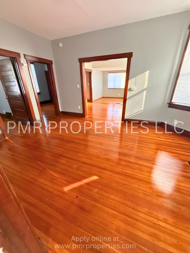 Building Photo - 2 Bedrooms/1 Bathroom House