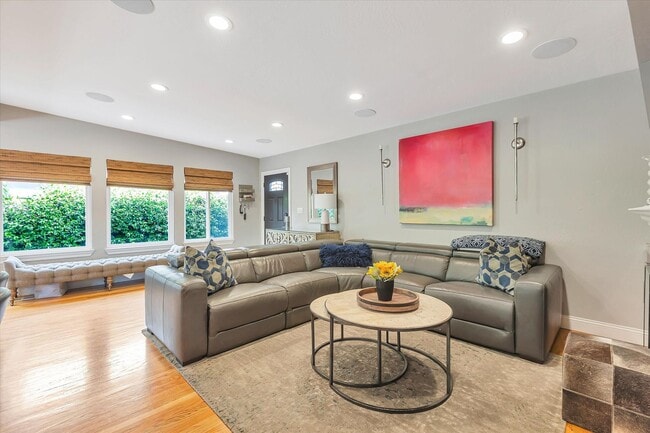 Building Photo - Gorgeous Vibrant Home In Santa Clara