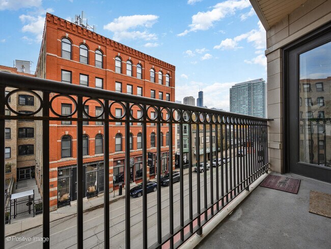 Building Photo - 520 N Halsted St