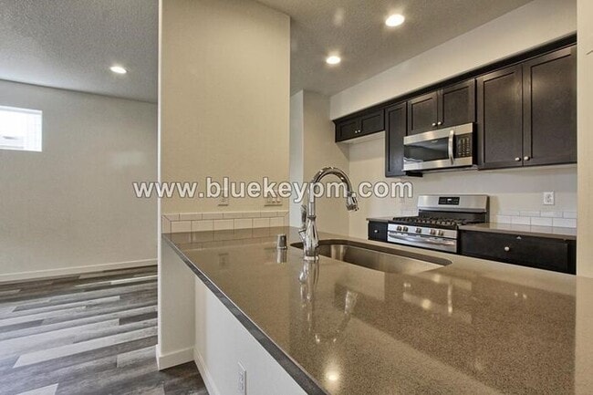 Building Photo - 3 Bed, 2.5 Bath Home in Ridgefield's McCormick Creek Subdivision