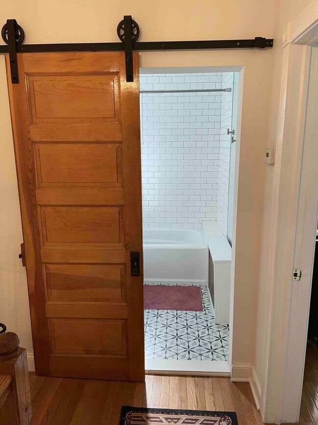 Building Photo - 15 Bond St