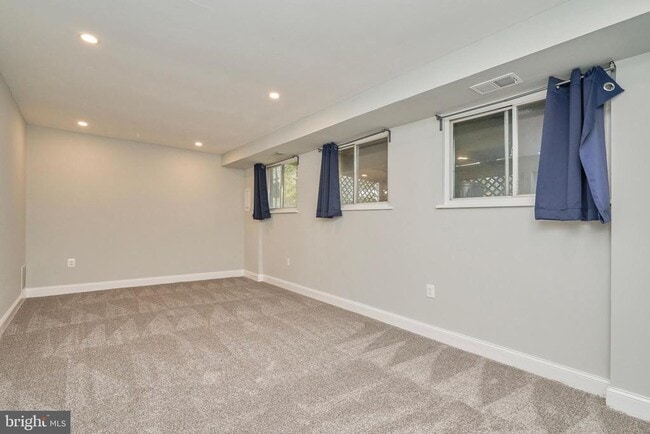 Building Photo - 8076 St Annes Ct