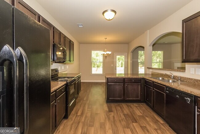 Building Photo - 258 Stillwood Dr