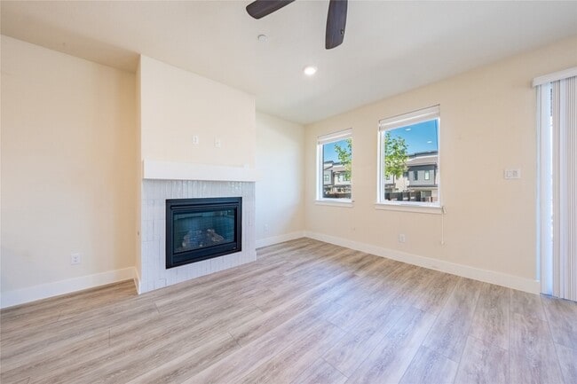 Building Photo - 813 Emerling Dr