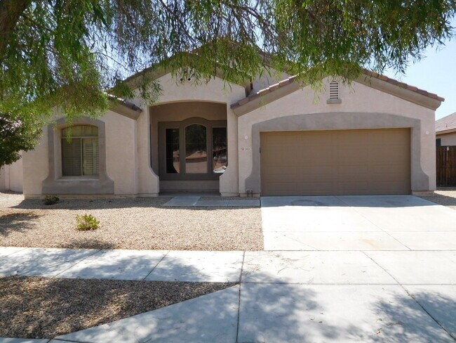 Building Photo - Lovely Single level with 4 Bed ,2 Bath and 3 Car Garage!