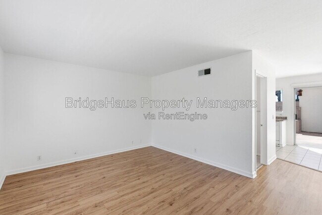 Building Photo - 3550 Sandpiper Pl