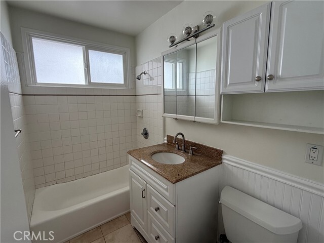 Building Photo - 714 Loma Dr