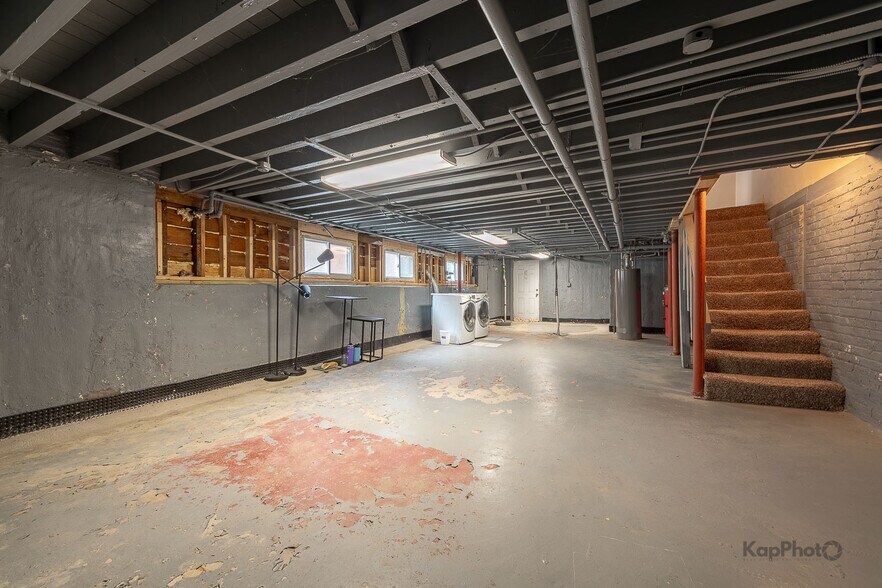Building Photo - 818 N La Grange Rd