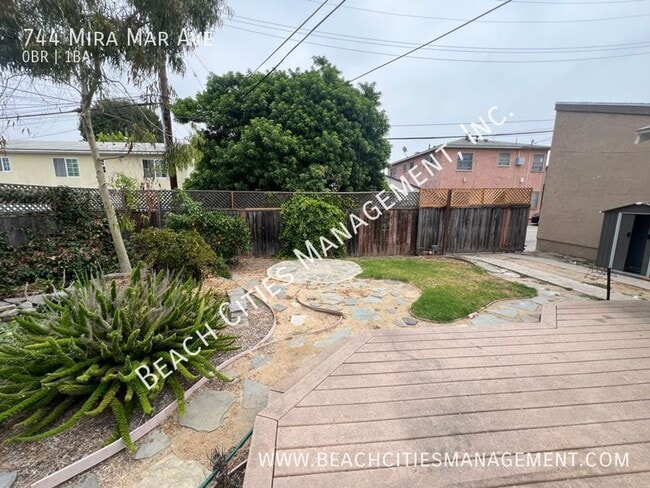 Building Photo - 744 Mira Mar Ave