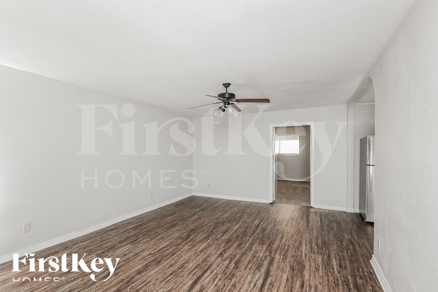 Building Photo - 2202 Lockwood Dr