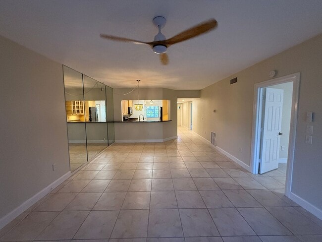 Building Photo - Lake Arrowhead 2 bedroom / 2 bath Condo