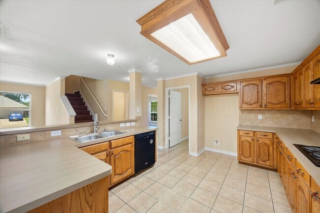 Building Photo - 1100 Camelot Dr
