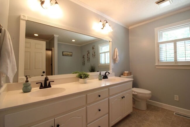 Building Photo - 103 Carolina Wren Cir